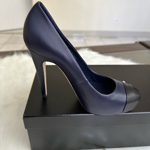 Auth Chanel Heels 👠 Excellent condition - Picture 7 of 17